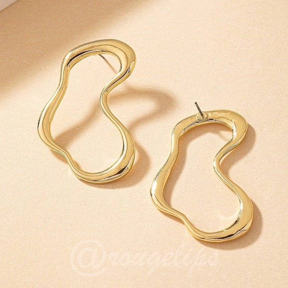 Irregular Hoop Fashion Earrings Gold Tone - Picture 3 of 4